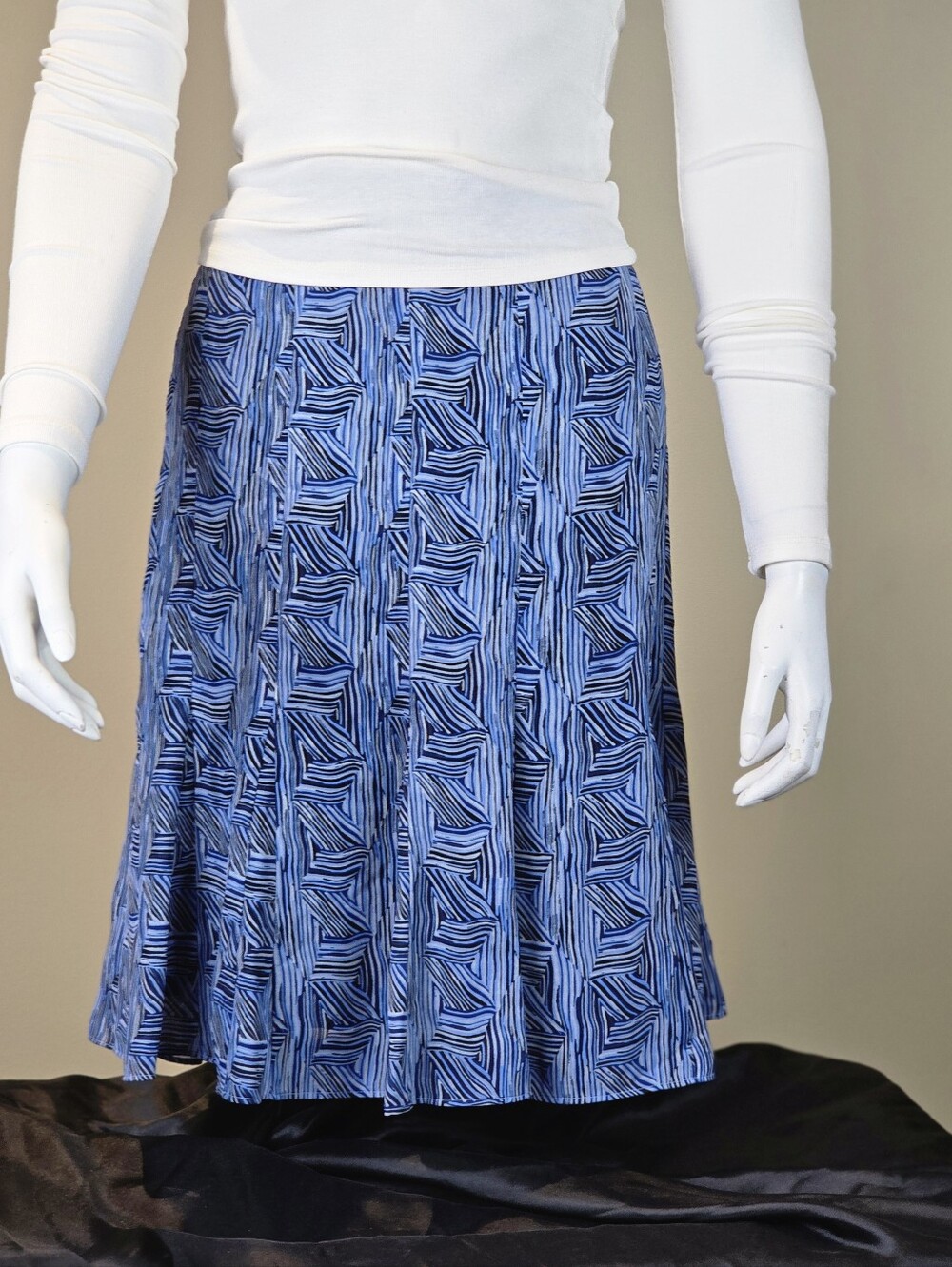 Ann Taylor LOFT Geometric Abstract Print Trumpet Skirt with Godet Pleats